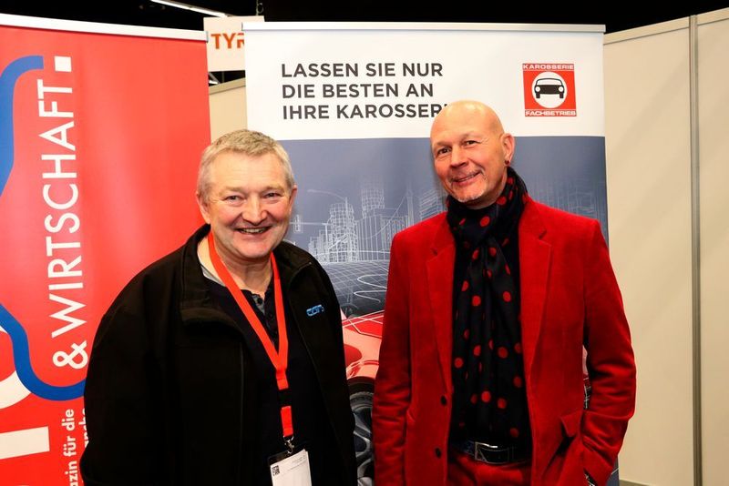 Kompetente Fachleute die sich gerne zur Messe treffen: Richard Wolfrum (li), Spanesie Vertrieb Deutschland und Elmar Schmarl, Landesinnungsmeister Tirol der Karosseriebautechniker. (Jürgen Klasing)