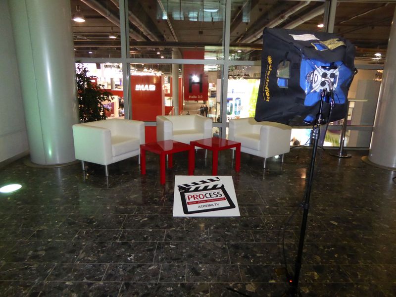 Hinter den Kulissen von Achema-TV und der Achema-Daily Und Action! Hier wird für das Achema-TV gedreht. In diesem Jahr zwar nicht live dafür aber... (Bild: PROCESS)