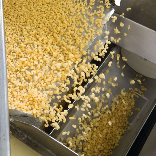 Wie handhabt man Rohstoffe und Produkte sicher und schonend? Wie bringt man Effizienz in die Prozesse? Was tut sich beim Thema Industrie 4.0? Zahlreiche Lösungen finden Lebensmittel- und Getränkehersteller auf der Powtech. Wie handhabt man Rohstoffe und Produkte sicher und schonend? Wie bringt man Effizienz in die Prozesse? Was tut sich beim Thema Industrie 4.0? Zahlreiche Lösungen finden Lebensmittel- und Getränkehersteller auf der Powtech.