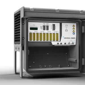 Die CB7 Core Steuerung ist als eigenständige Steuerbox sowie kompakte Version zur Integration in einen Automatisierungsschrank erhältlich.(Bild:  UR)