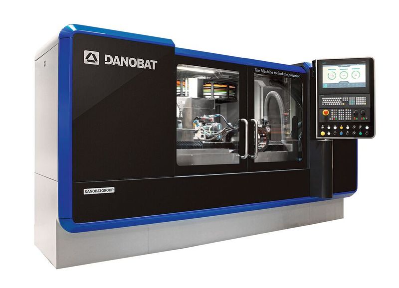 Danobat stellt die Hochpräzisions-Außenrundschleifmaschine LG-1000 aus. Die LG-1000 ist für Werkstücke mit einem Durchmesser von bis zu 290 Millimetern (11,5 Zoll) und einem Spitzenabstand von 1000 Millimetern (39,5 Zoll) geeignet.  (Bild: Danobat)
