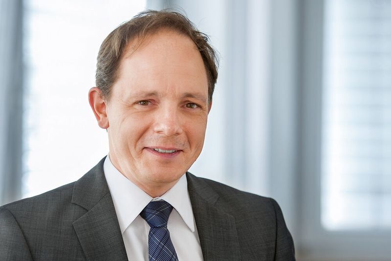 „Die Vorteile dieser auf den unmittelbaren Austausch ausgerichteten Unternehmensstruktur schätzen unsere oft langjährigen Kunden sehr: Hoch qualifizierte und bestens aufeinander abgestimmte Teams, ausgeklügelte Prozessabläufe, enge Abstimmung aller Prozessfolgen mit kurzen Entscheidungswegen sowie Realisierungszeiten und dies alles kombiniert mit der Fertigung im gleichen Haus“, weiß Marc Finger, der heutige Geschäftsführer von Berghof Automation, aus Erfahrung. (Berghof )