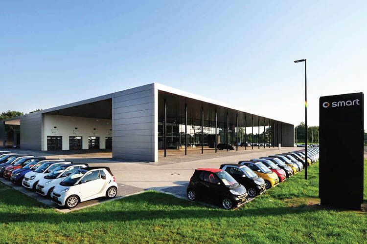 Neben Mercedes verkauft der Standort auch Smart... (Foto: Beresa)