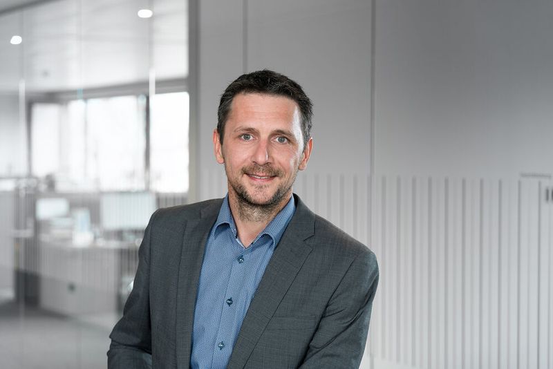 Martin Greif, Geschäftsführer der Stark Spannsysteme GmbH, verspricht, dass man sich mit den angebotenen digitalen Spannsystemen fit für die Zukunft der smarten Metallbearbeitung machen kann. (Bild: Stark Spannsysteme)