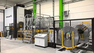 Seit kurzer Zeit läuft bei Lang Metallwaren in Woldegk bei Neubrandenburg der Stanzautomat MC 400 von Schuler.  (Schuler)