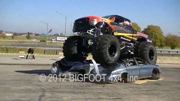 Der Bigfoot 20: der weltweit erste Monstertruck mit Elektroantrieb macht mit über 260 kW und 1100 Nm Autos umweltschonend platt (Bild: Bigfoot 4x4 Inc.)