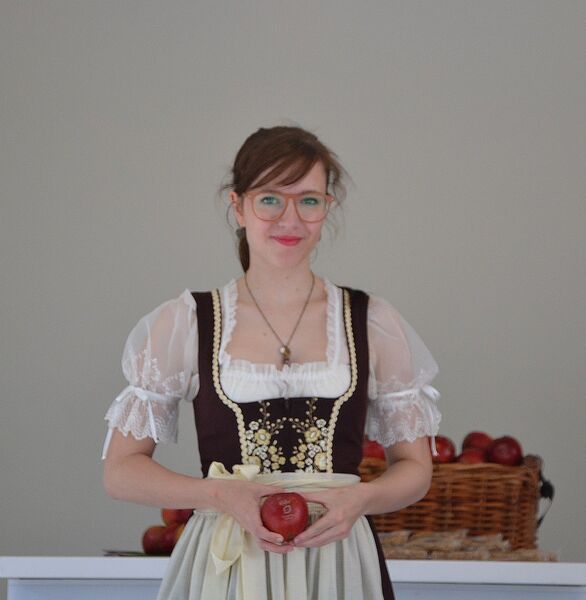 Diese junge Apfel-Dame sorgte für gesunde Ernährung der Besucher. (Hüser / Ernhofer / PROCESS)