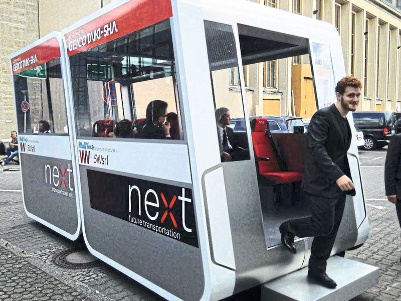 Gründer des Start-ups ist Tommaso Gecchelin. Hier steigt der CEO gerade aus einem der Prototypen aus. (Next Future Transportation)