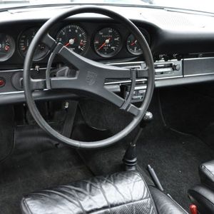 Wie bei Porsche gewohnt, sitzt der Drehzahlmesser mittig.(Foto:  sp-x)