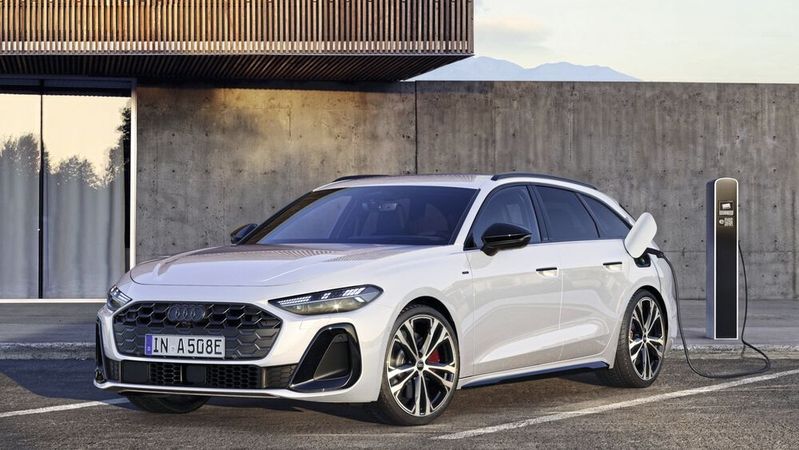 Der Audi A5 Avant E-Hybrid fährt mit Benziner und mit E-Motor. Rein elektrisch sollen bis 110 Kilometer drin sein.(Bild:  Audi AG)