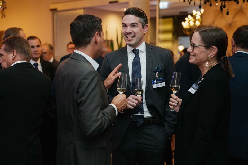 Markus Späth von Vogel IT-Medien mit Nikolas Schran (Mitte) und Dr. Daniela Kalkühler, beide von G Data. (Bild: Manuel Emme Fotografie)