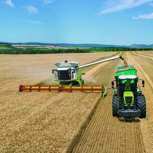 Automatische GPS-Lenkung beim Mähdreschen (LEXION 700, XERION, GPS PILOT)(Bild:  Claas)