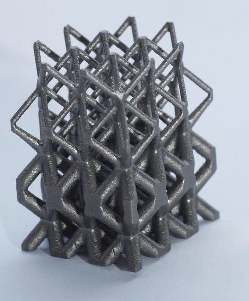 Der Einsatz aus Titan wurde von Metall-3D-Druckern gefertigt, in einem als Selective Laser Melting (SLM) bezeichneten Prozess.  (Atos)