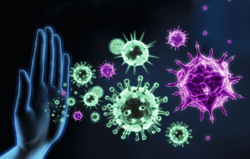 Viren der ganz anderen Art bedrohen immer öfter Gesundheitseinrichtungen und Medizintechnikunternehmen. Es gilt aufzurüsten, um Hackerangriffen vorzubeugen und Cybersecurity zu gewährleisten. (Bild: ©peterschreiber.media - stock.adobe.com)