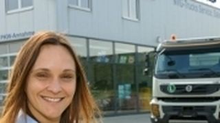 Vertriebsleiterin Edith Trink vor dem neuen Volvo-Truck-Center in Hamm. (Archiv: Vogel Business Media)