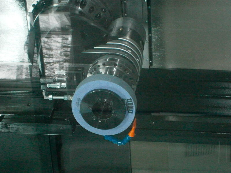 Ein spezieller Hingucker bei den Technolgietagen von Bimatec Soraluce war eine TA-M 35, die erstmals mit dem Soraluce-Schleifpaket gezeigt wurde... (Königsreuther)