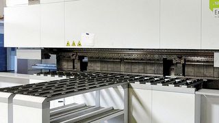 Bickel war der Erste, der sich eine Schwenkbiegemaschine TruBend Center 5030 von Trumpf kaufte nachdem der schwäbische Maschinenbauer die Schwenkbiegetechnik von Codatto aus Italien übernommen hatte. Es war Bickels langgehegter Wunsch eine solche Maschine zu besitzen. (Bild: Kuhn)