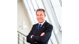 BDK-Vertriebsdirektor Christian Bartels freut sich, das neue Sommergewinnspiel der Bank ankündigen zu können. (Bild: BDK)