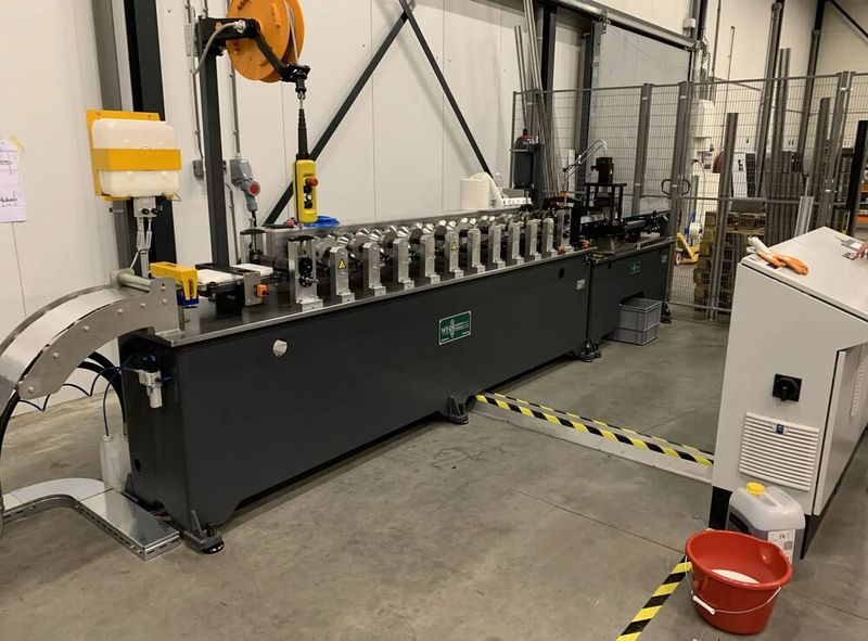 Diese Profiliermaschine von WHM kommt ebenso unter den Hammer. (Bild: Surplex)