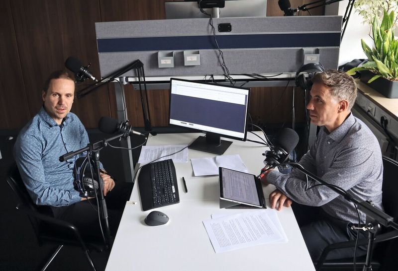 „Modularisierung nur der Modularisierung willen ist heiße Luft – Nur, wenn man das gesamte Projekt integriert und als Kette betrachtet, dann bringt es wirklichen Mehrwert.” Christian Peintner, Geschäftsführer der Engineering-Experten von Spiegltec (rechts) im Gespräch mit PROCESS-Redakteur Dominik Stephan (Bild: Wühr/PROCESS)