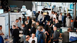 Auf der diesjährigen Schraubtec Süd in Sindelfingen trafen 650 Teilnehmer auf 66 Aussteller. (Bild: Stefan Stark)