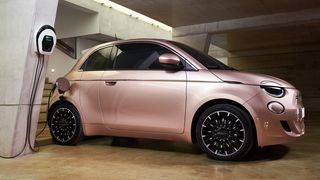 Bei der Elektromobilität gibt es noch Unsicherheiten. (Bild: Alessandro Altavilla/Fiat)