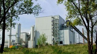 Indem das Biomassekraftwerk Lünen zur Wärmeauskopplung befähigt wird, können jährlich bis zu 90.000 MWh an klimafreundlicher Wärme bereitgestellt werden, was dem Bedarf von etwa 16.500 Haushalten entspricht.  (Bild: Iqony)