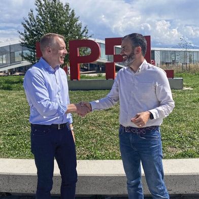 Christian Haltiner, Managing Director Dassault Systèmes Schweiz et XCom Eurocentral (à gauche), et Stefan Arnet, Lead Buyer Switch. (Source : Dassault Systèmes)