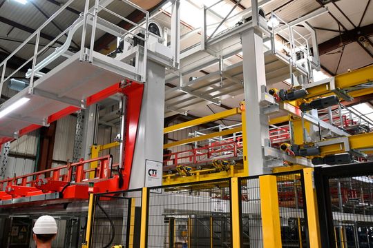 Kommissionierpuffer für Kassetten mit Multi-Shuttles in Lift-and-run-Anordnung. Kommissionierpuffer für Kassetten mit Multi-Shuttles in Lift-and-run-Anordnung.