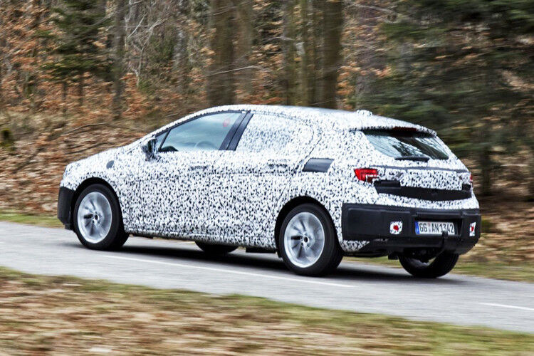 Selbst wenn die Bedeutung der Kompaktklasse schrumpft: Der Astra rangiert in der europäischen Zulassunsstatistik noch mmer auf Platz vier seiner Klasse. (Foto: Opel)