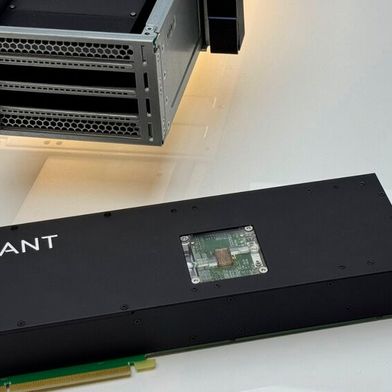 Die zweite Generation der photonischen Coprozessoren von Qant auf der „ISC High Performance 2026“. (Bild: Qant / Linkedin)