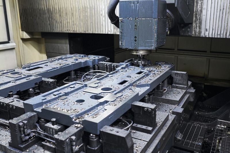 When it comes to workpiece clamping technology in increasingly complex machining processes, more is often required than just the right product or standard solutions. Tailor-made fixtures are a practical solution. (Image:AMF)