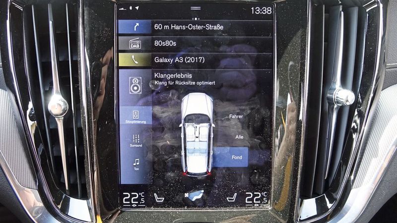 Weshalb man bei solch einer hochwertigen Soundanlage keine eigentständige und stufenlose Einstellung für Balance und Fader bietet, bleibt wohl Volvos Geheimnis. (Bild: Dominsky / »kfz-betrieb« )