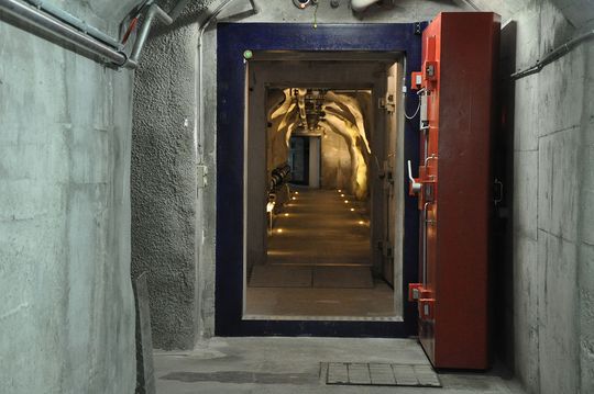Die Einrichtung wurde tief in den Fels gehauen. Tatsächlich bietet die Infrastruktur des Ex-Militär-Bunkers  viele weitere Vorteile für den Bau und Betrieb eines Rechenzentrums.(Bild:  Deltalis)