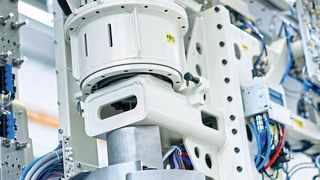 Da das Antriebssystem Galaxie D in der Schwenkachse komplett unzugänglich verbaut ist, ist nur ein batterieloses Motor-Feedback-System eine geeignete weil dauerhaftservice- und wartungsfreie Lösung. (Wittenstein SE)