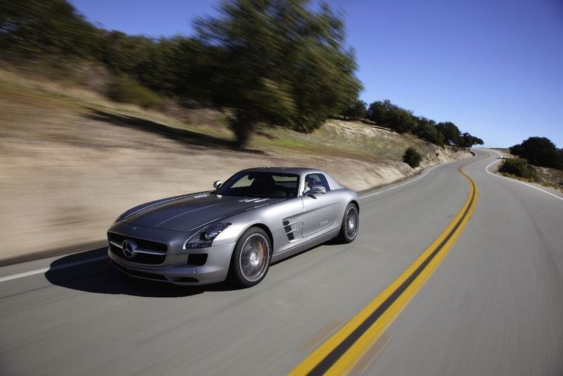 Des angestammte Revier des SLS AMG sind sicher gut ausgebaute Landstraßen in schöner Umgebung – gern in Kalifornien oder an der Cote d‘Azure. Fotos: Mercedes-Benz (Archiv: Vogel Business Media)