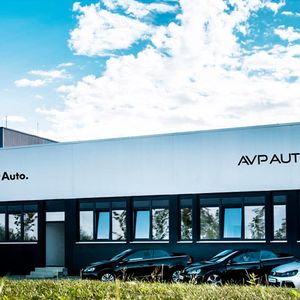 Das neue Volkswagen-Verkäuferzentrum in Plattling wurde im Herbst 2015 fertiggestellt.(Foto:  AVP-Gruppe)