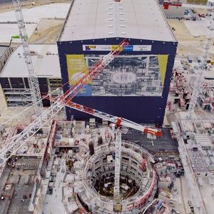 Die Iter-Baustelle aus der Luft. Nach dem Vorbild der Sonne soll hier in der Zukunft Energie erzeugt werden. 