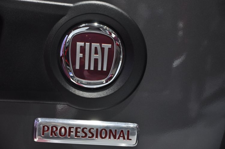 Neu ist auch der Schriftzug „Professional“ unter dem Fiat-Logo. Er schmückt ab dem Doblò alle neuen Modelle. (Foto: Richter)