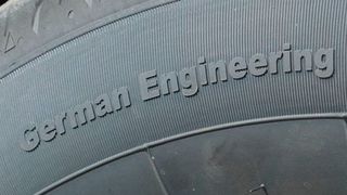 Wichtiger Hinweis auf der Reifenflanke bei Giti Tire: Do it with German Engineering!  (Rosenow / »kfz-betrieb«)