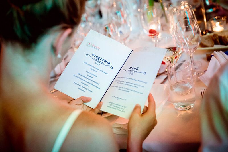 Mit der Einladung zur Jubiläumsgala dankte SpaceNet allen Wegbegleitern, Kunden, Partnern, Vertretern aus Politik, Wirtschaft und Verbänden und natürlich ihren Mitarbeitern für ihr Engagement und ihre Treue. Ein besonderer Dank galt den Sponsoren Huawei und Vertiv. (SpaceNet AG)