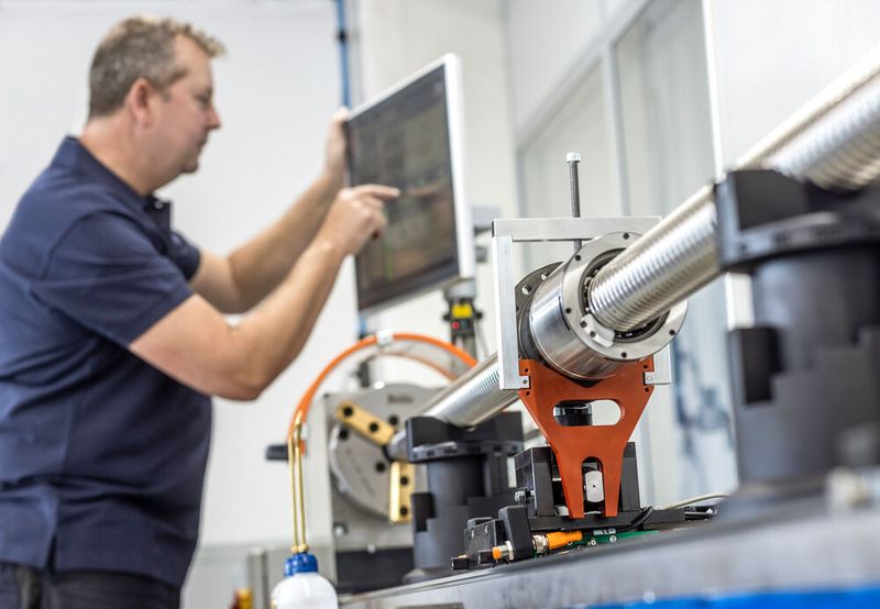 Die Konstrukteure von August Steinmeyer haben eine Reihe von verschiedenen Prüfständen entwickelt, mit denen die Qualitätsanforderungen an Kugelgewindetriebe überwacht werden können. (Bild: August Steinmeyer)