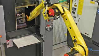 Automatisierte Bestückung der Skiving-Maschine GS300H von Toyoda im belgischen Werk von Torsen. (Zikomm)