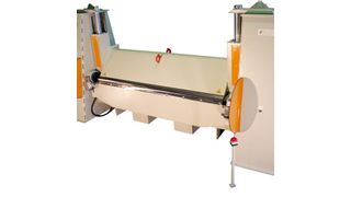 Schwenkbiegemaschinen wie die SBM-Baureihe bieten mit der hydraulisch-dynamischen Bombierungund dem patentierten Biegelaser Lösungen für ein breites Spektrum der Blechumformung.Bild: Dr. Hochstrate (Archiv: Vogel Business Media)