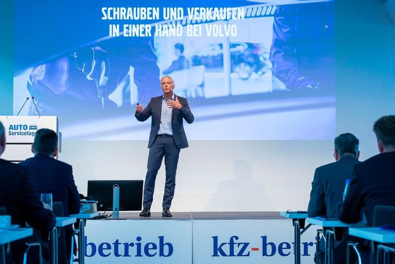 Frank Denzin, Kundendienstleiter bei Volvo Deutschland, berichtete über die positiven Erfahrungen mit dem Konzept „Volvo Personal Service“.  (Stefan Bausewein)