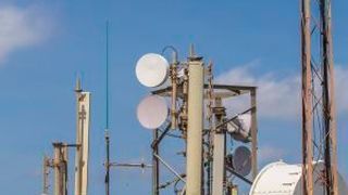 Mobilfunkantennen: Stromversorgung für Mobilfunkzellen müssen hohe Anforderungen erfüllen. (© powell83/Fotolia.com)