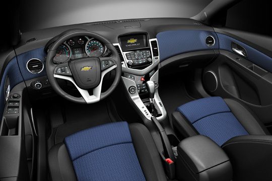 Design-Chef Taewan Kim: „Wir wollten das Plastik-Gefühl aus dem Innenraum herausfegen.“ (Archiv: Vogel Business Media)