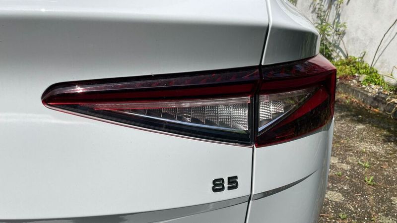 Der Akku im Enyaq 85 hat 77 kWh abrufbare Kapazität. (Bild: Grimm – VCG)