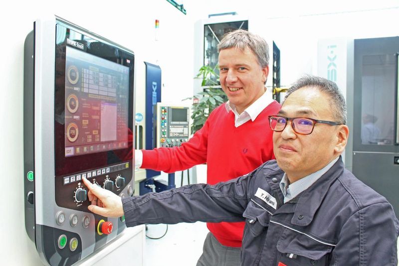 Die beiden Geschäftsführer von Toyoda Machinery Europe: Michael Steiner und Yukinaga Hirano. (Zikomm)