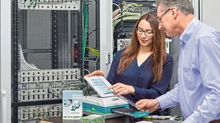 Damit die Kennzeichnung im Schaltschrank schnell und flexibel funktioniert, bietet Phoenix Contact ein umfangreiches Service-Paket für den gesamten Markierungsprozess. (Phoenix Contact)